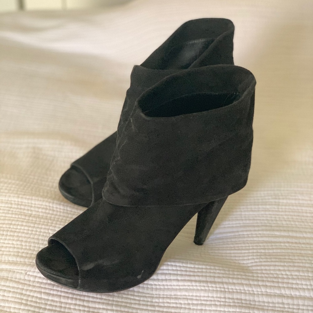 Vince camuto, Black suede ankle boot. Sz 7.5